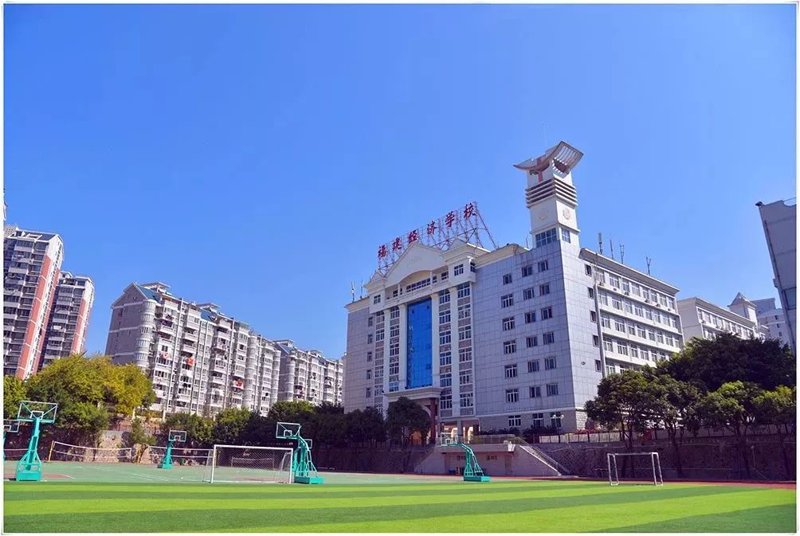 电商市场动态:泽宇商贸的创新之道